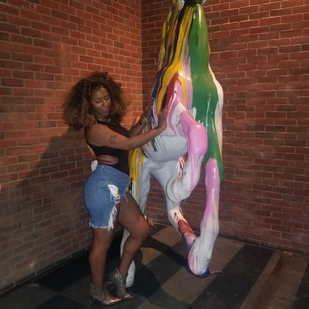 Meet your Posher, Tia